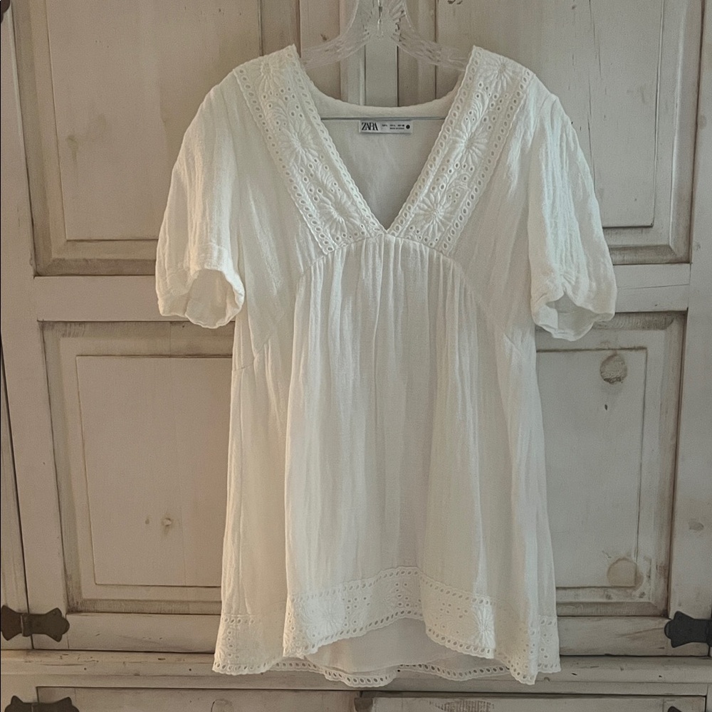 Zara Cream V-Neck Dress with Lace Detail. Ladies Sz L